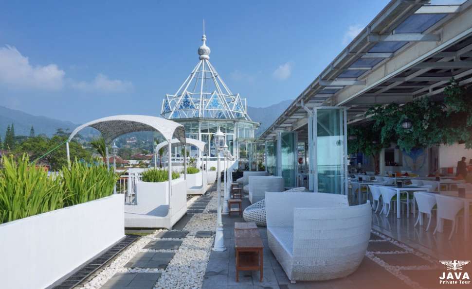 Rooftop Restaurant at Brasco Factory Outlet, Cibodas