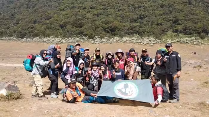 Why Mount Gede Is Safer When You Hike With a Guide